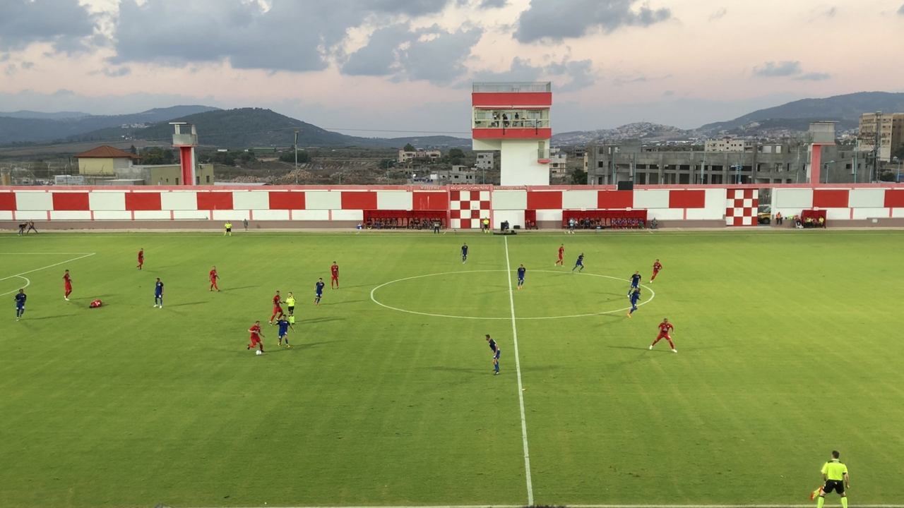 Fußballspiel im Stadion des FC Bnei Sachnint in Israel