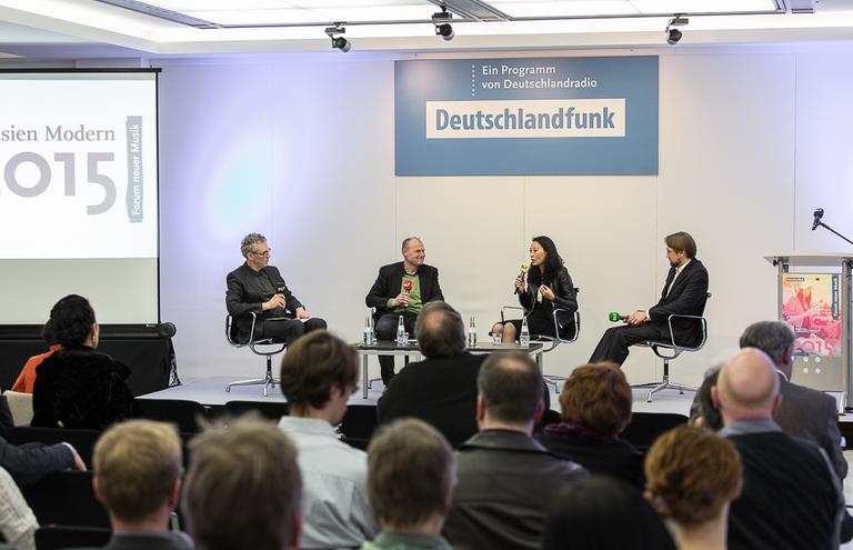 Workshop und Diskussion im Deutschlandfunk Foyer: mit Frank Kämpfer, Egbert Hiller, Ying Wang und Florian Rommel (v.l.n.r.)