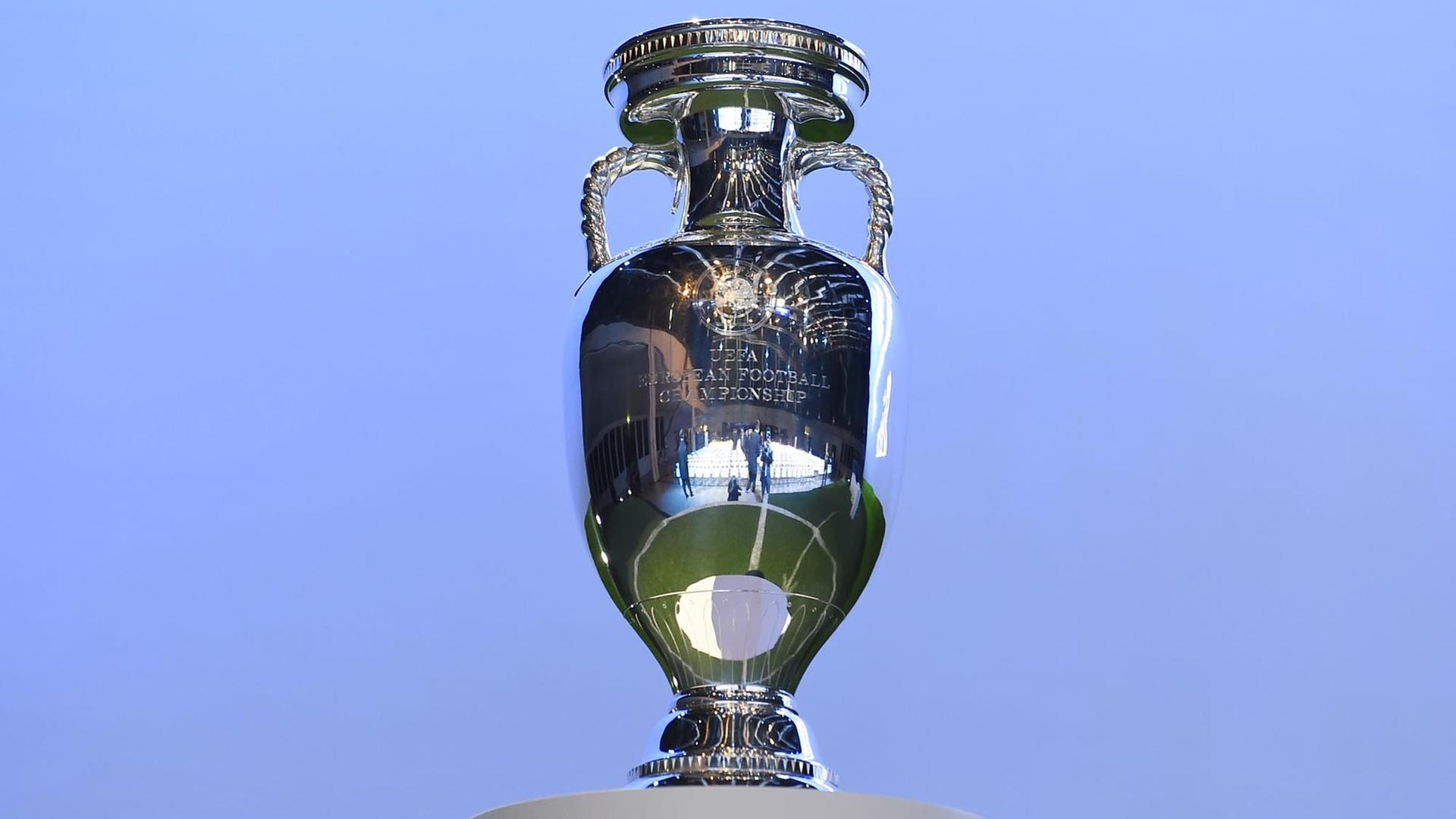 Der Pokal für die Fußball-EM 2020: Die UEFA vergab das Finale nach London Der Pokal für die Fußball-EM 2020: Die UEFA vergab das Finale nach London