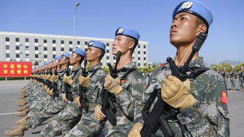 Chinesische Soldaten bei einer Übung für eine Militärparade