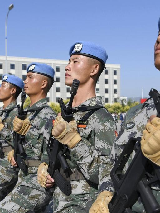Chinesische Soldaten bei einer Übung für eine Militärparade