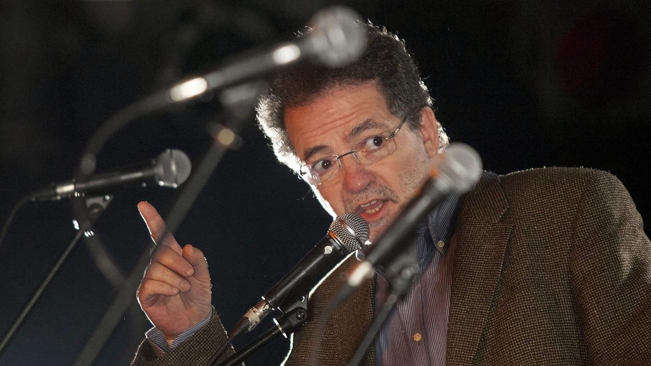 Der Geschäftsführer des regierungskritischen privaten Senders Klubrádió, András Arató, spricht am 29.1.2012 bei einer Veranstaltung in der ungarischen Hauptstadt Budapest.