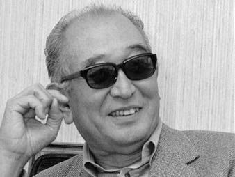 Der Filmregisseur Akira Kurosawa bei einem Interview im Plaza Hotel in New York am 7. Oktober 1980.