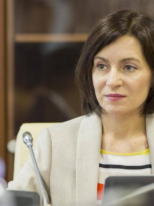 Die neu ernannte Premierministerin der Republik Moldau, Maia Sandu, nimmt an der ersten Sitzung des neuen Kabinetts in Chisinau, Moldau, teil.