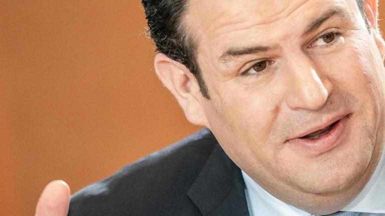 Hubertus Heil (SPD), Bundesminister für Arbeit und Soziales, wartet auf den Beginn der wöchentlichen Kabinettssitzung im Kanzleramt. Hubertus Heil (SPD), Bundesminister für Arbeit und Soziales, wartet auf den Beginn der wöchentlichen Kabinettssitzung im Kanzleramt.