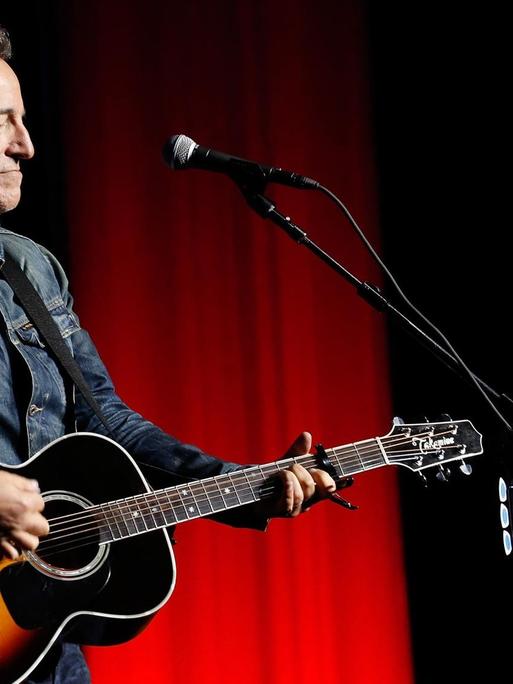 Bruce Springsteen auf der Bühne des New York Comedy Festival.