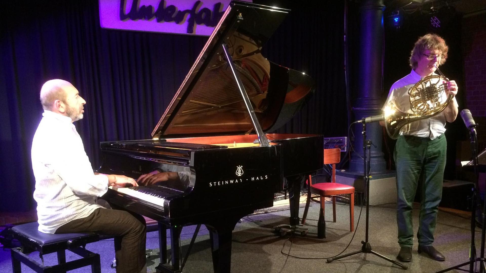 Misha Alperin (Klavier) und Arkady Shilkloper (Waldhorn) spielen in der Unterfahrt in München
