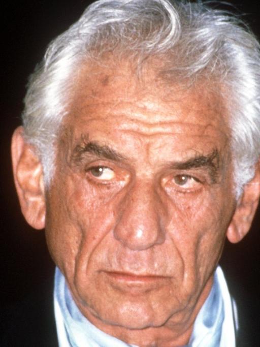 Der amerikanische Künstler Leonard Bernstein, aufgenommen am 14. August 1985