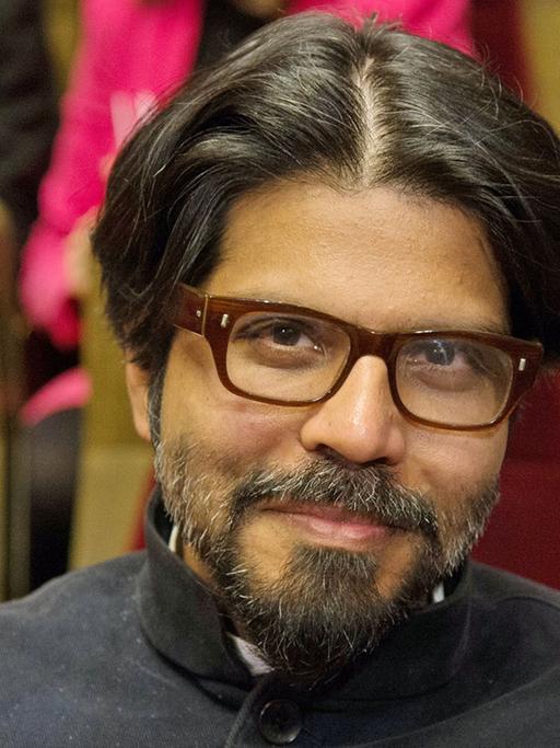 Der indische Schriftsteller Pankaj Mishra, Preisträger des Leipziger Buchpreises zur Europäischen Verständigung während des Festakts anlässlich der Eröffnung der Leipziger Buchmesse 2014 im Gewandhaus.