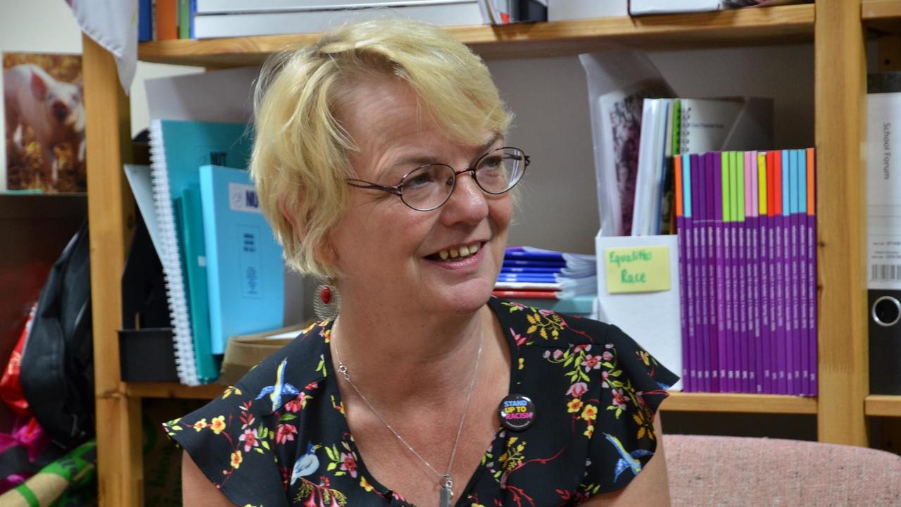 Sally Kincaid, Vertreterin der Lehrergewerkschaft National Education Union, in ihrem Büro in einem Gemeindezentrum von Wakefield in West Yorkshire.