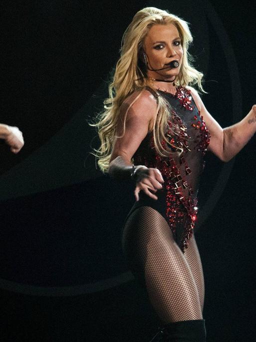 Britney Spears beim Auftritt beim B96 Pepsi Jingle Bash 2016 in der Allstate Arena am 10.12.2016 in Rosemont, Illinois, USA B96 Pepsi Jingle Bash 2016 at Allstate Arena - December 10, 2016 PUBLICATIONxINxGERxSUIxAUTxONLY