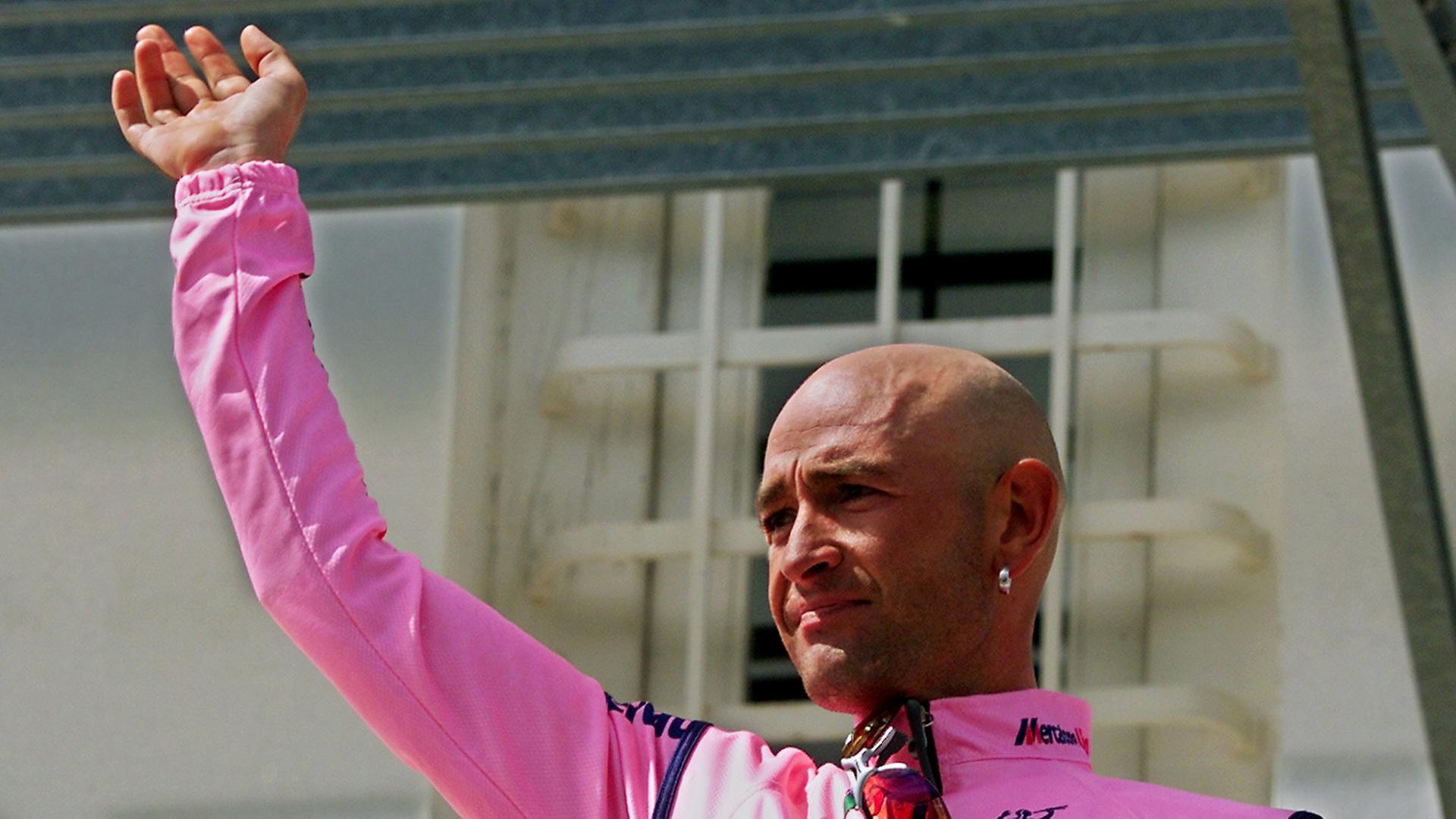 Der italienische Radprofi im Jahrf 2000 nach der 12. Etappe der Tour de France.