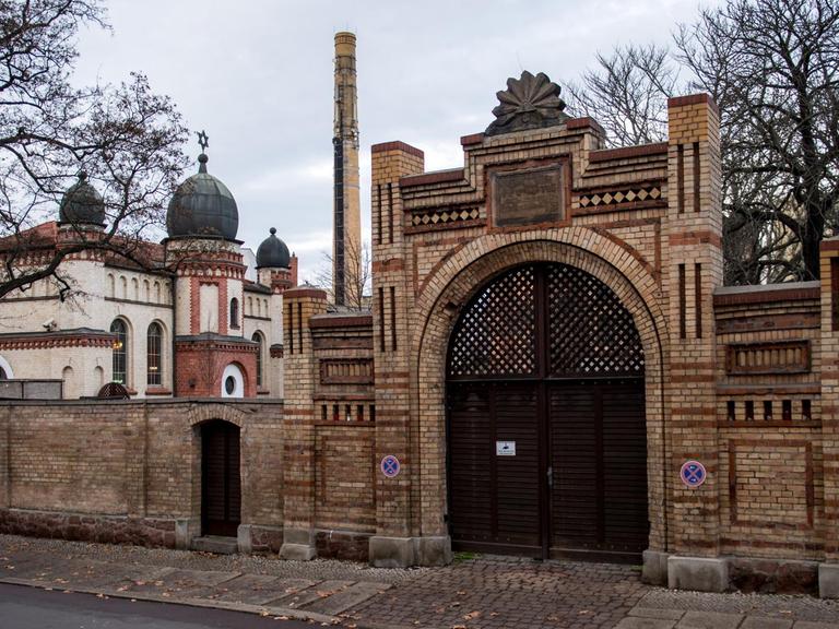 Blick auf die Synagoge in Halle an der Saale, die vor einem Jahr Ziel eines antisemitischen Anschlags wurde. 