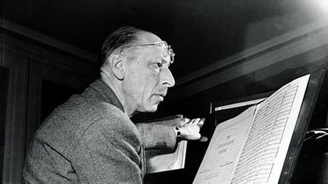 Der in Russland geborene Komponist Igor Strawinsky (1882-1971)