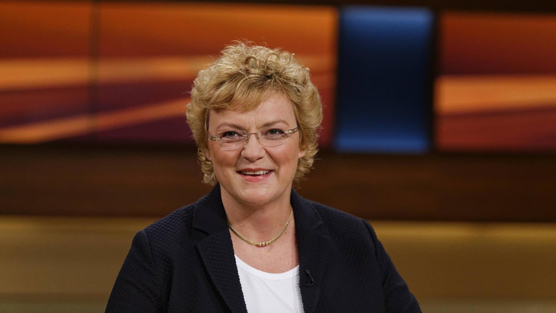 Monika Hohlmeier, CSU, Mitglied des Europäischen Parlaments und innenpolitische Sprecherin der EVP-Fraktion, zu Gast bei Anne Will im Ersten Deutschen Fernsehen.