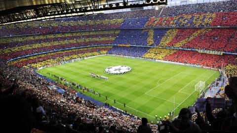 Das vollbesetzte Stadion Camp Nou in Barcelona.