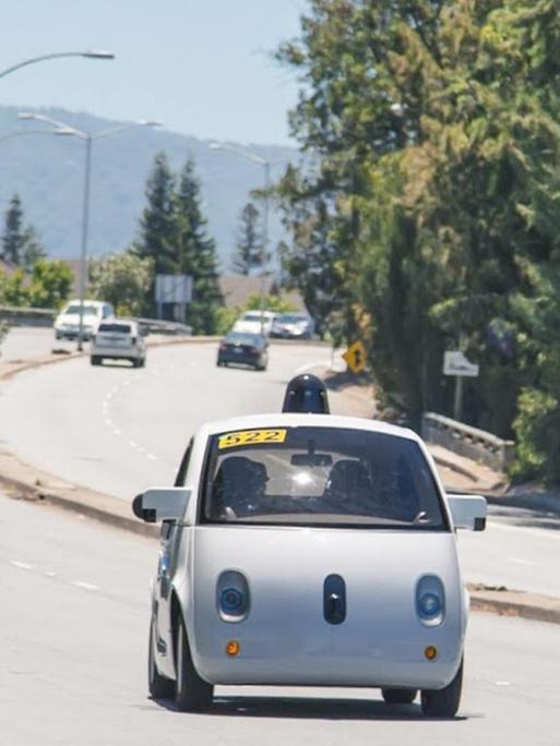 Das Google Car: ein selbstfahrendes Auto im Test.