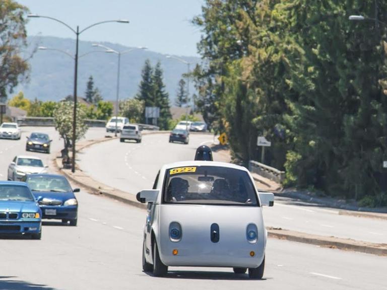 Das Google Car: ein selbstfahrendes Auto im Test.