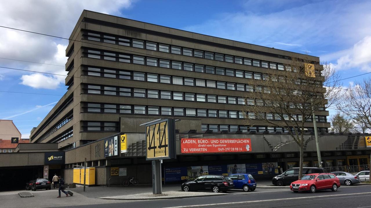 Das Brutalismus-Postamt wird documenta-Kantine und Austellungsgebäude.