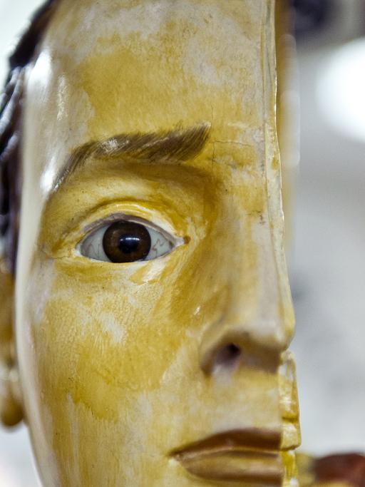 Im Psychiatriemuseum Riedstadt ist ein medizinisches Modell in Form eines halben, geöffneten Kopfes zu sehen.