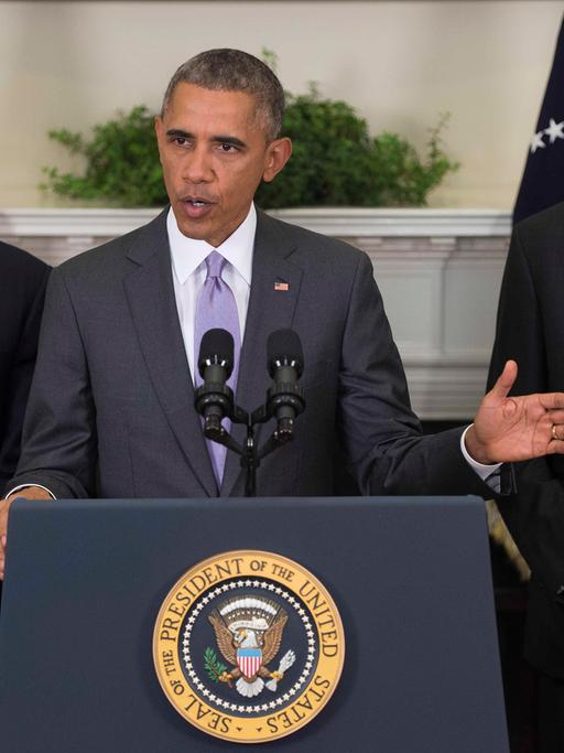 Wollen weitreichende Befugnisse im Kampf gegen den IS: US-Präsident Barack Obama mit seinem Vize Joe Biden (l.) und Außenminister John Kerry (r.)