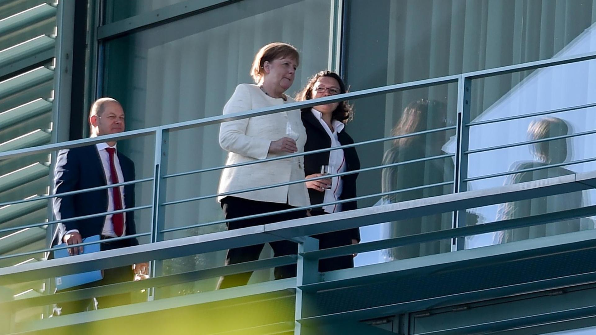 Bundeskanzlerin Angela Merkel (M, CDU), Andrea Nahles (r), Fraktionsvorsitzende und SPD-Parteivorsitzende, und Olaf Scholz (SPD), Bundesminister der Finanzen, vor dem Koalitionsausschuss im Bundeskanzleramt.