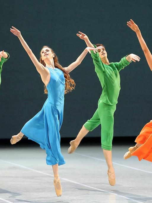 Tänzer des Staatsballetts Berlin während einer Probe zu Daphnis et Chloe