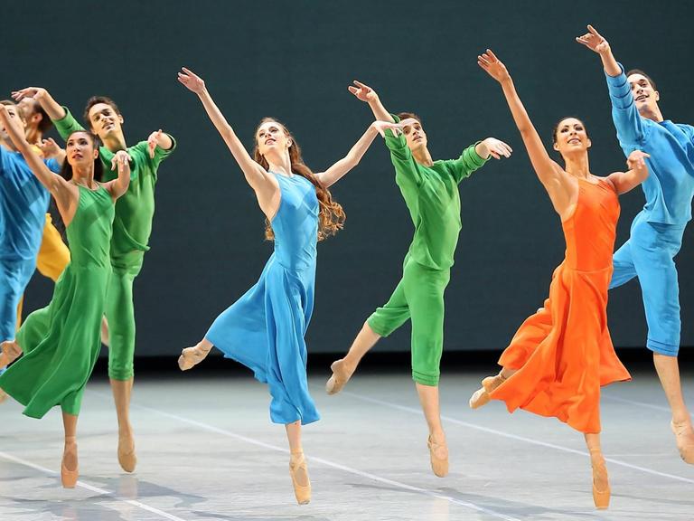 Tänzer des Staatsballetts Berlin während einer Probe zu Daphnis et Chloe.