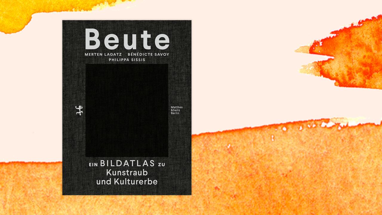 Das Cover des Buches von Bénédicte Savoy, Merten Lagatz und Philippa Sissis "Beute: Ein Bildatlas zu Kunstraub und Kulturerbe" auf orang-weißem Hintergrund" aof orange-weißem Hintergrund.