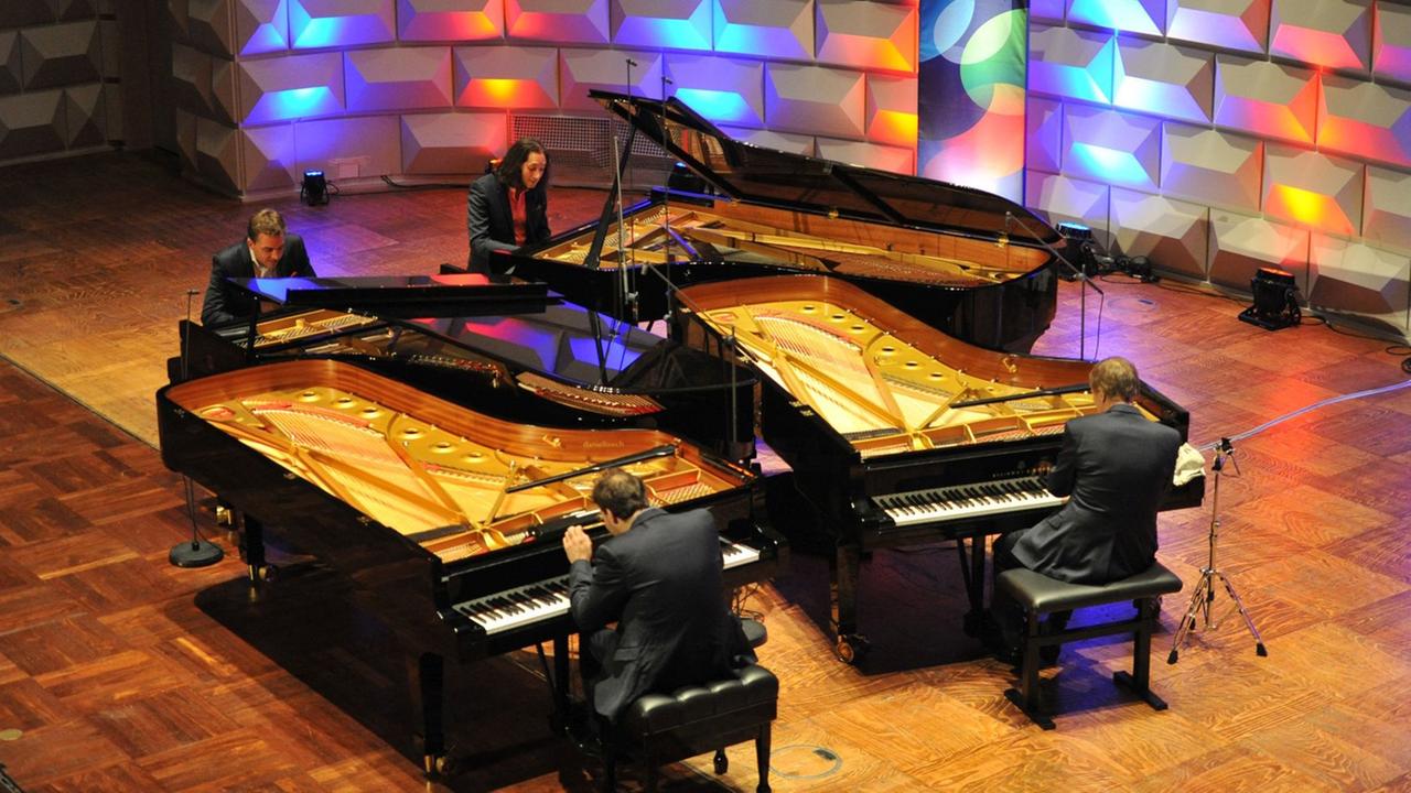 Die vier Pianisten des Gershwin Piano Quartets mit Mischa Cheung, André Desponds, Benjamin Engeli und Stefan Wirth