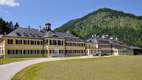 Blick auf das Kurhaus in Wildbad Kreuth in der Nähe des Tegernsees, in dem seit 25 Jahren das Oleg Kagan Musikfest stattfindet 