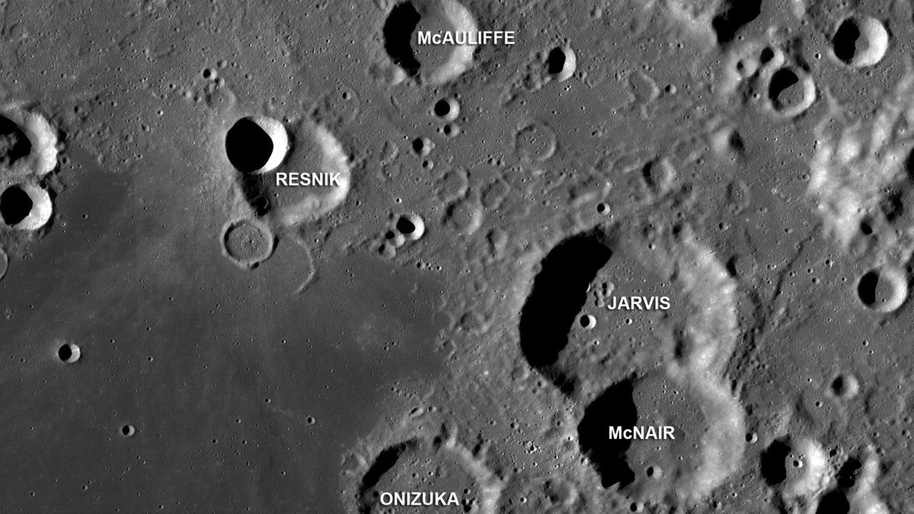 Gedenken an die Challenger-Besatzung: Krater auf der Mondrückseite