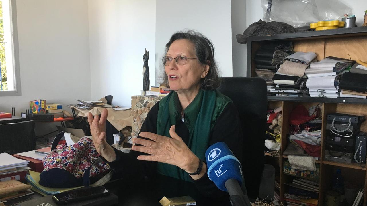 Bitte bleibt zu Hause - Mounira Elalami lebt in Tanger und versucht marokkanische Jugendliche davon abzuhalten, nach Spanien zu gehen.