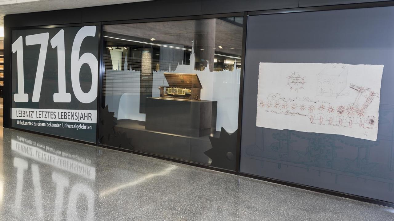 Die Ausstellung "1716 – Leibniz' letztes Lebensjahr. Unbekanntes zu einem bekannten Universalgenie" in der Leibniz-Bibliothek in Hannover.