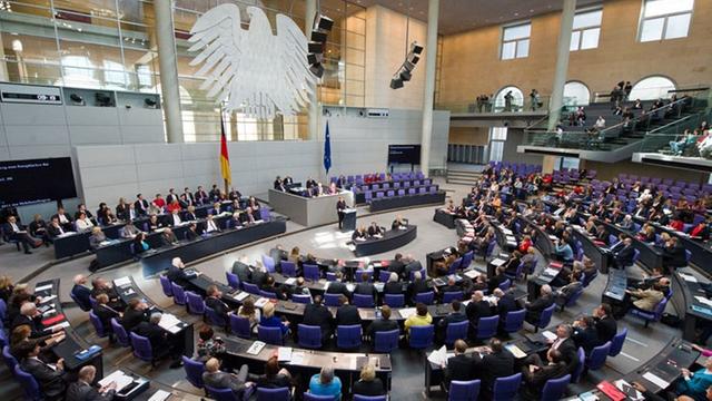 Blick in den Plenarsaal des Bundestags 