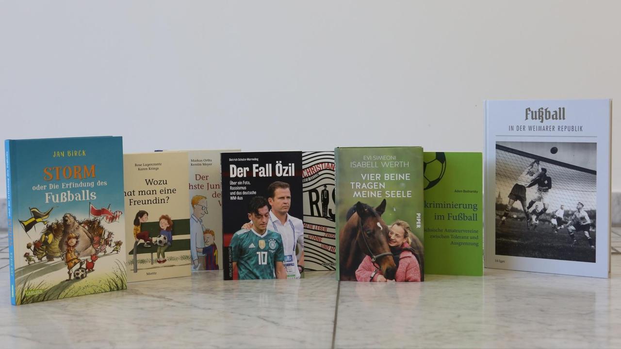 Sportbücher auf der Frankfurter Buchmesse.