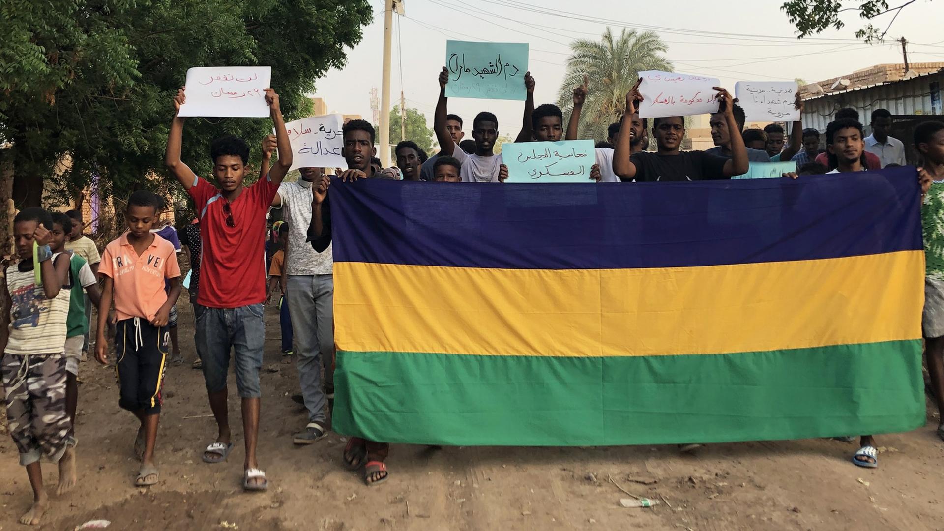 Sudan und Südsudan Aufbruch im Norden, Chaos im Süden