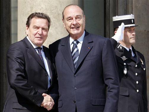 Frankreichs Präsident Jacques Chirac empfängt Bundeskanzler Gerhard Schröder in Paris