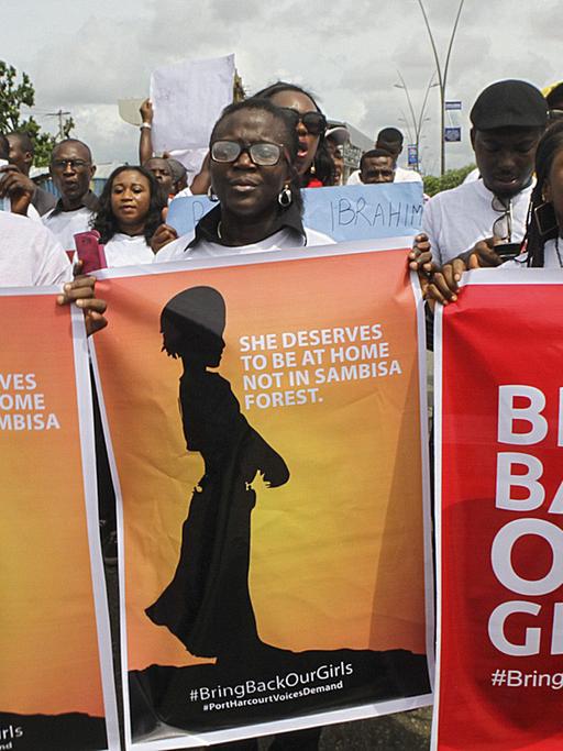 Proteste im nigarianischen Port Harcourt gegen die Festnahme von jungen Mädchen durch Boko Haram