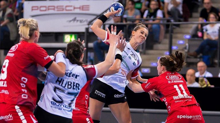 Emily Bölk in Aktion. Sie gilt als eines der größten Handballtalente weltweit.