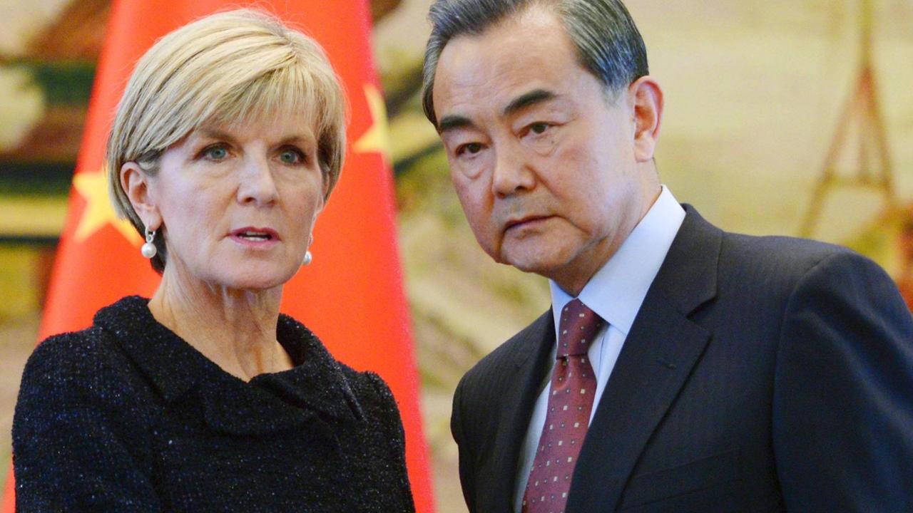 Australiens Außenministerin Julie Bishop und Chinas Pendant Wang in Peking am 17. Feb. 2016