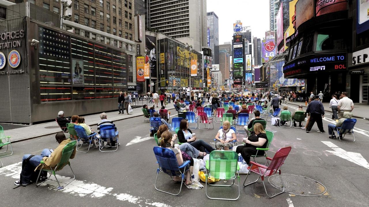 Der Times Square gehört jetzt den Fußgängern: New York sperrte 2009 Teile des Broadways zwischen Times Square und Herald Square für den Autoverkehr.