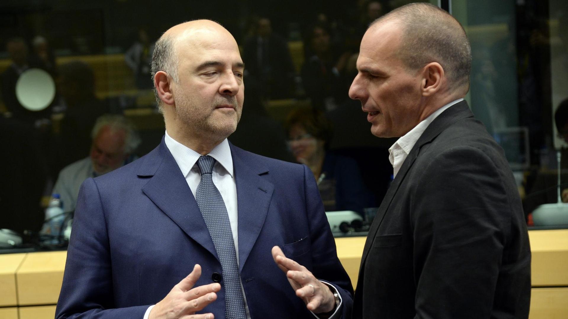 Der EU-Währungskommissar Pierre Moscovici mit dem griechischen Finanzminister Yanis Varoufakis.
