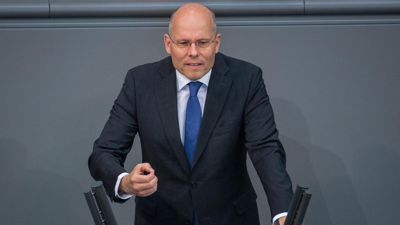  Peter Beyer (CDU) spricht im Bundestag