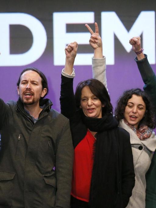 MItglieder der spanischen Partei "Podemos" und ihr Chef Pablo Iglesias