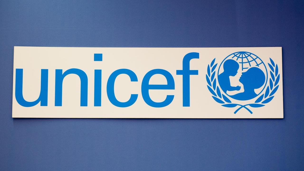 Das Logo von Unicef, aufgenommen während einer Pressekonferenz.