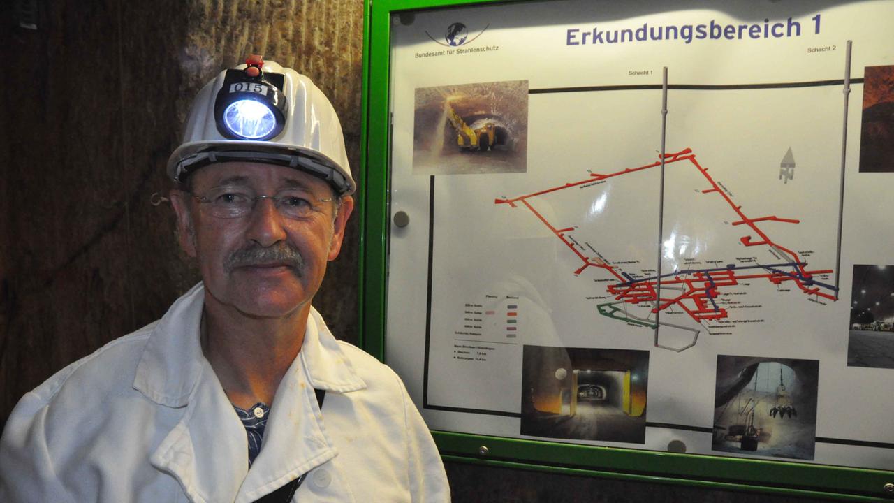 Peter Ward, Geologe und Betriebsratsvorsitzender der Deutschen Gesellschaft zum Bau und Betrieb von Endlagern, bei einer Führung in Gorleben.