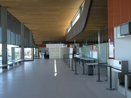 Leere Abfertigungshalle am "Geisterflughafen" im spanischen Lleida