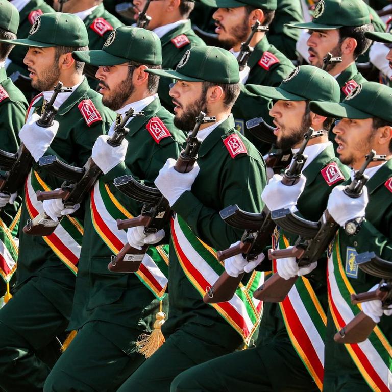 Iranische Revolutionsgarden während der jährlichen Militärparade.