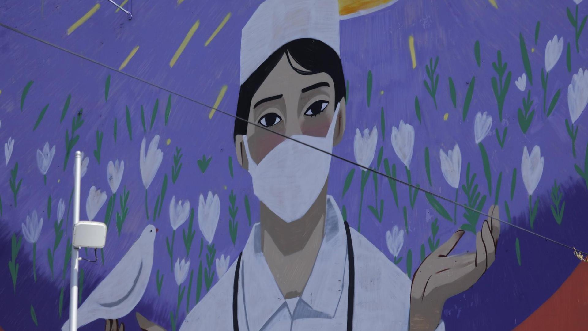 Wandgemälde im kasachischen Nur-Sultan, um die Arbeit der medizinischen Personals im Land zu würdigen